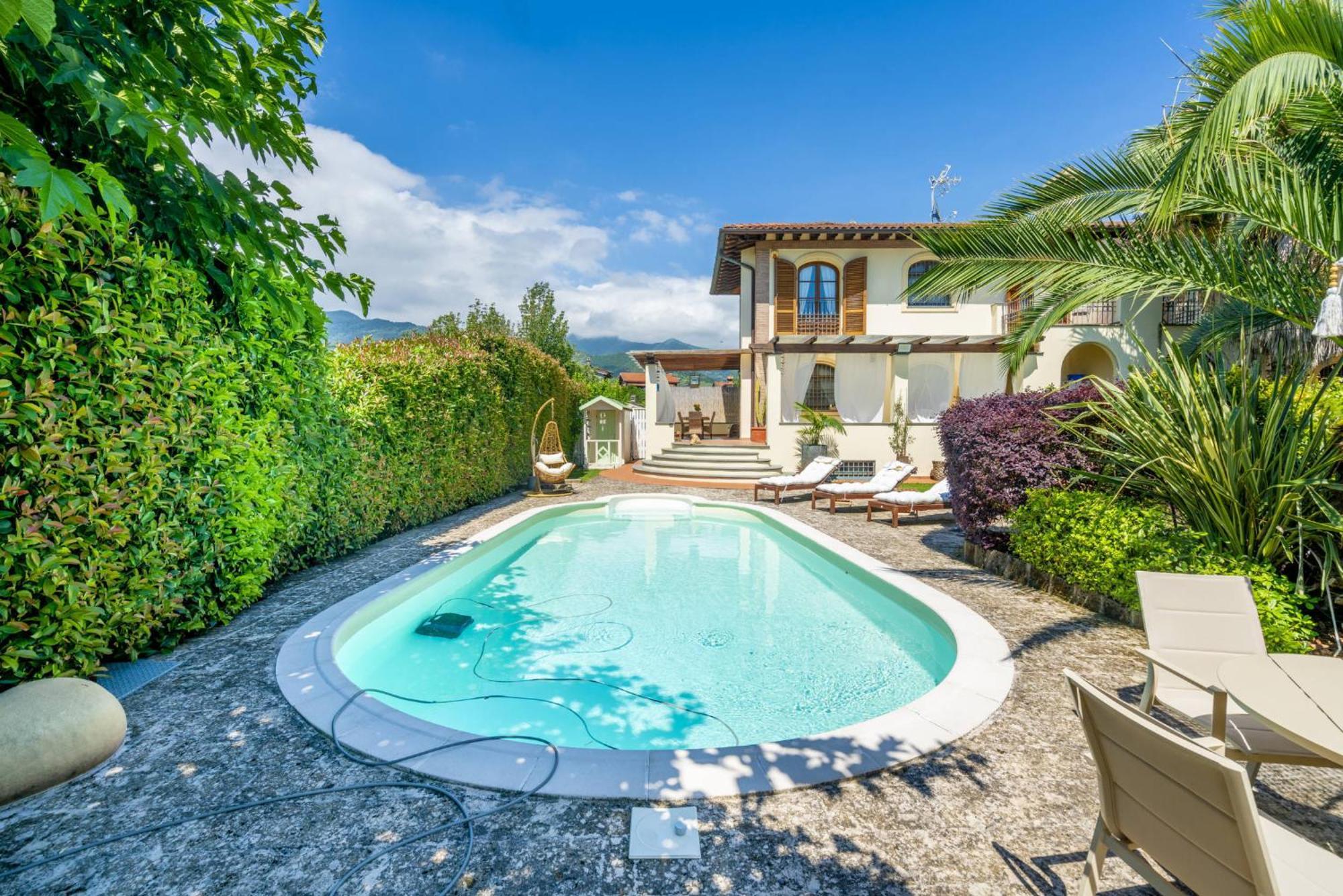 Villa Lorenzo Querceta Exterior photo